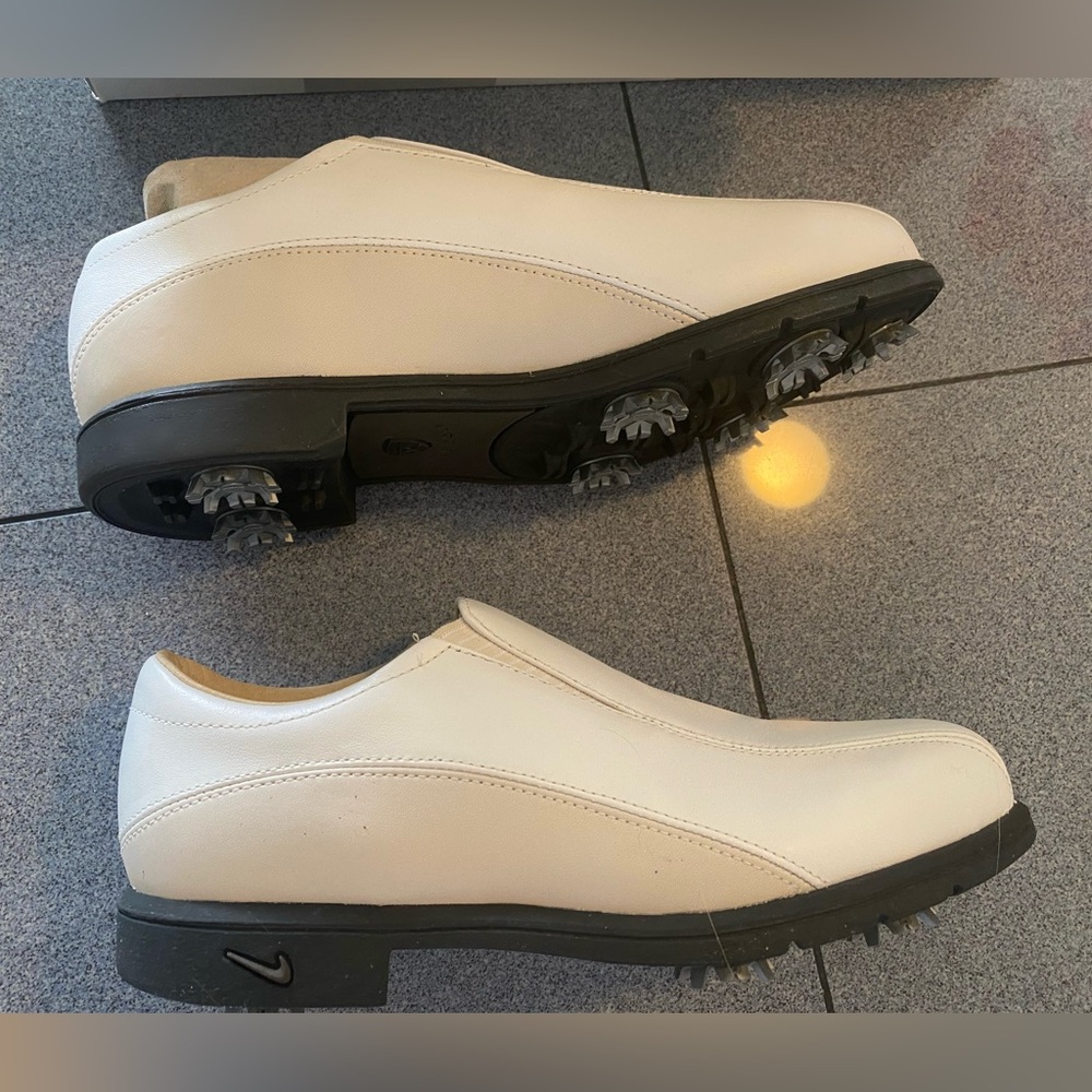Golf Shoes by Nike Verdana Women’s slip-on golf shoe Size 6
